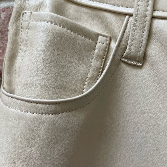 Abercrombie Curve Love 90’s Ultra High Rise Straight vegan Leather Cream 8 Short - Picture 5 of 11
